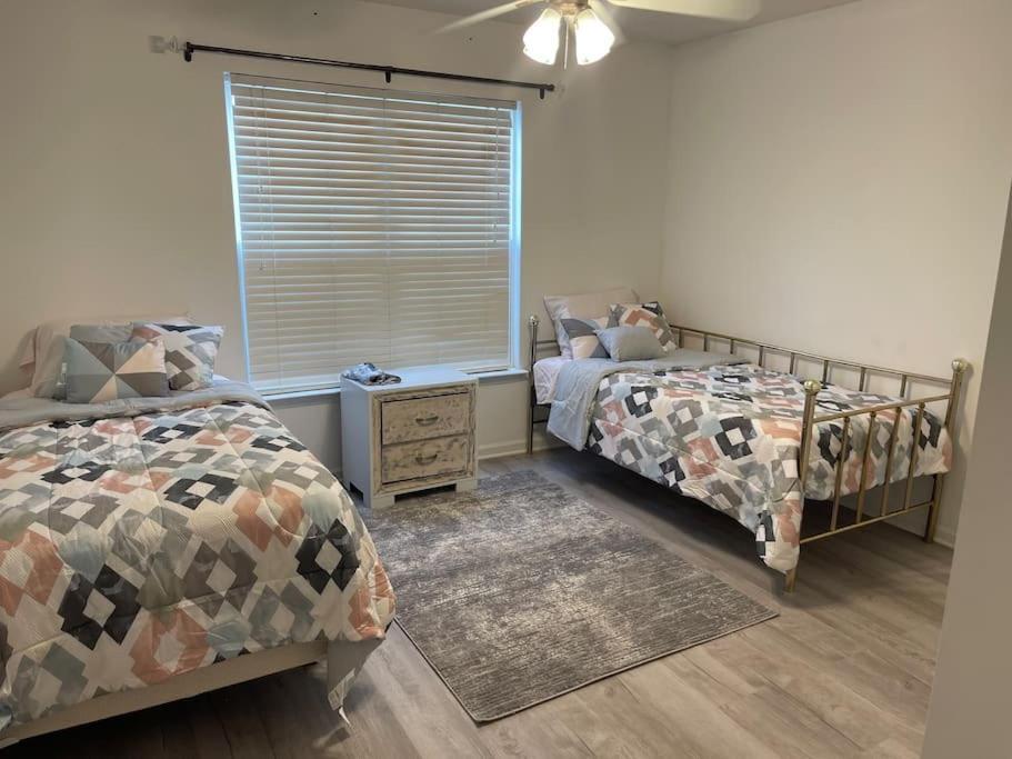 Adorable 3Br/2Ba W/ Garage 2Min Walk Ecu Health Villa Greenville Luaran gambar